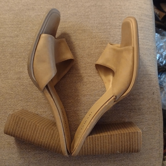 Leather Le Chateau Block heel Mule shoes size7 $15 - Picture 3 of 4